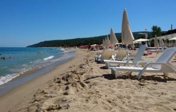 23 Плажа с Безплатни Чадъри и Шезлонги по Черноморието